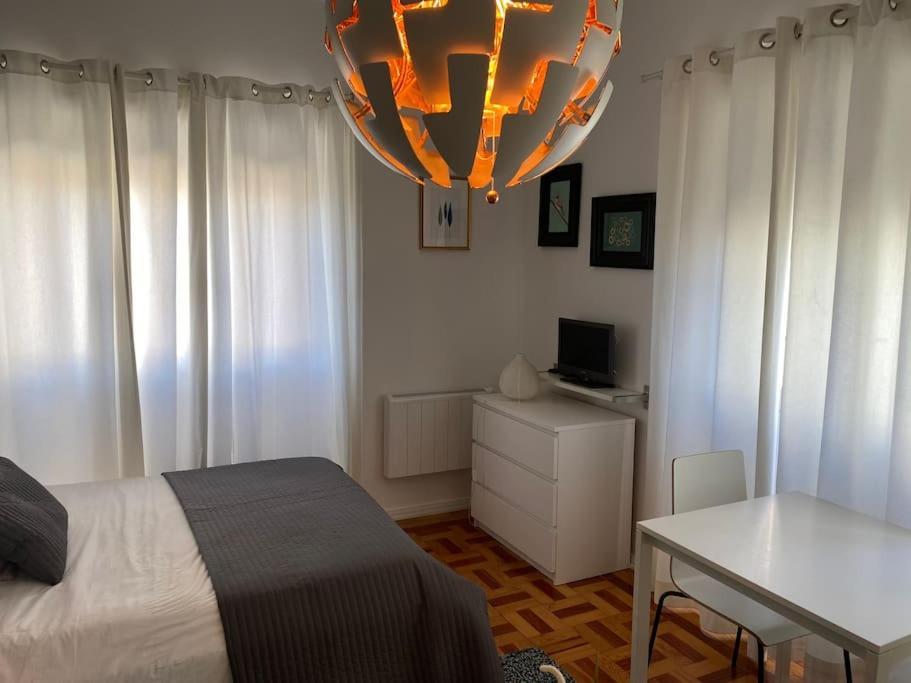 1 Center Apartment *